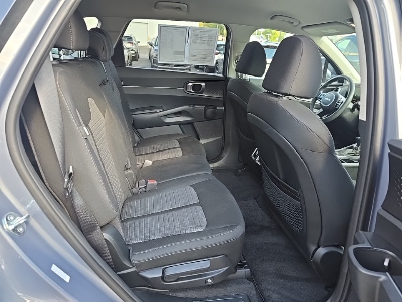 2025 Kia Sorento LX photo 28