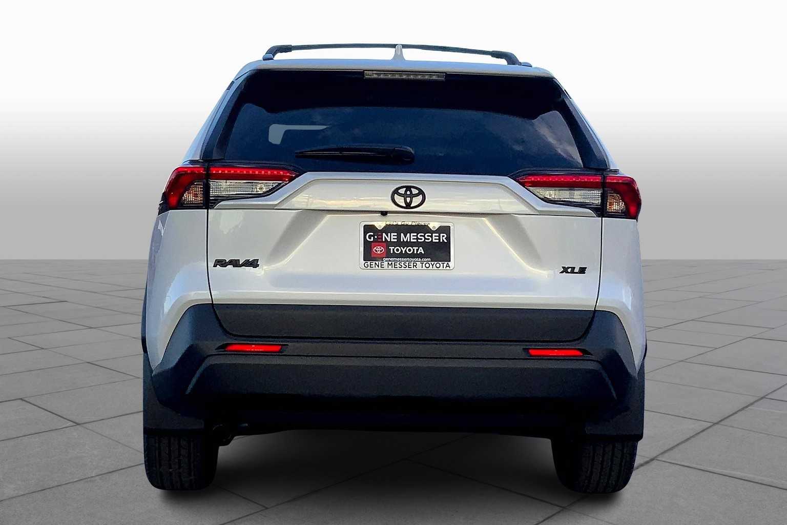 2025 Toyota RAV4 XLE Premium photo 3