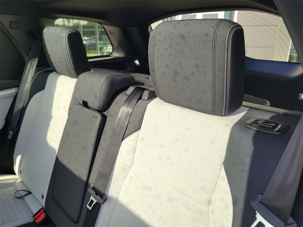 2025 Land Rover Discovery Sport SE photo 14