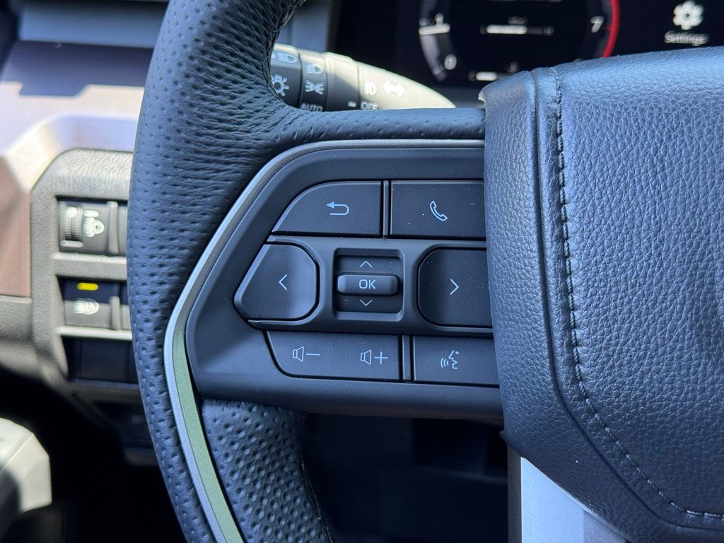 2025 Toyota Tacoma TRD Sport photo 17