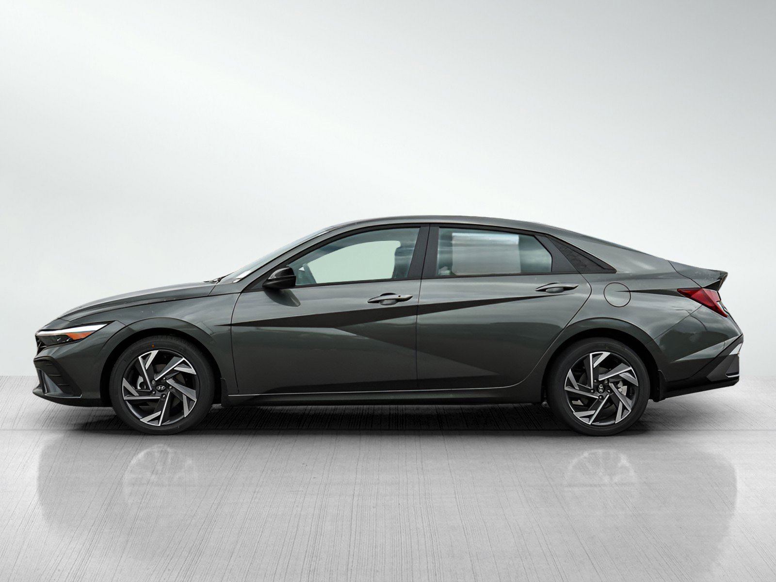 2025 Hyundai Elantra SEL Sport photo 3