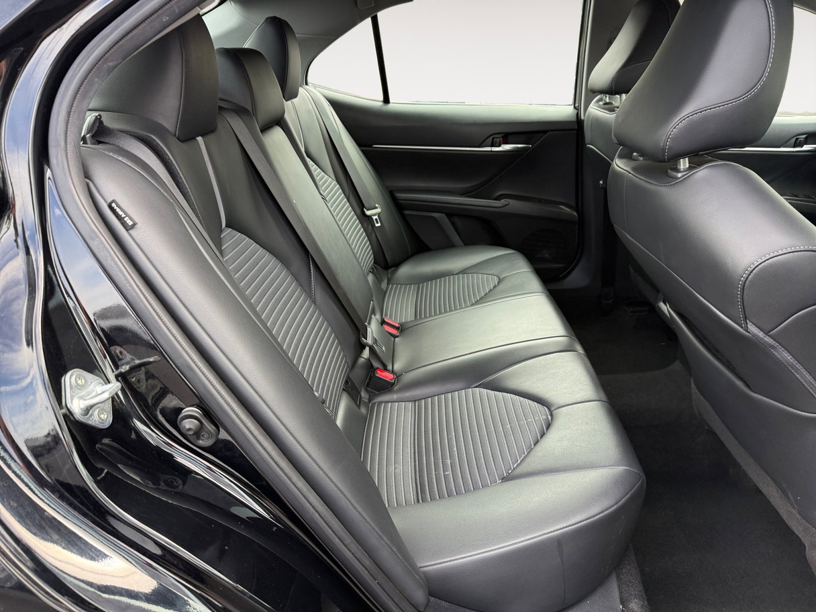 2022 Toyota Camry SE photo 18