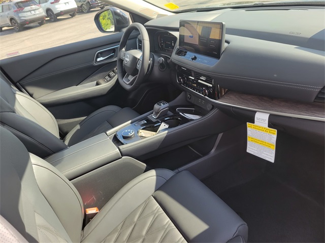 2026 Nissan Rogue Platinum photo 18