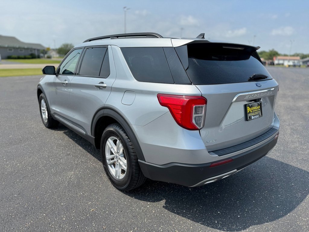 2023 Ford Explorer XLT photo 2