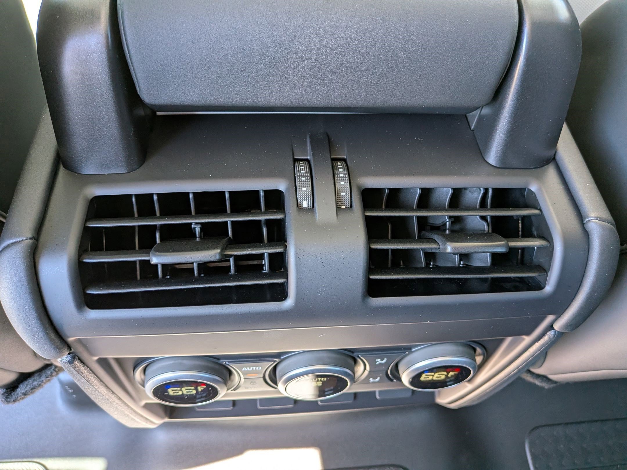 2025 Land Rover Defender 110 S photo 23