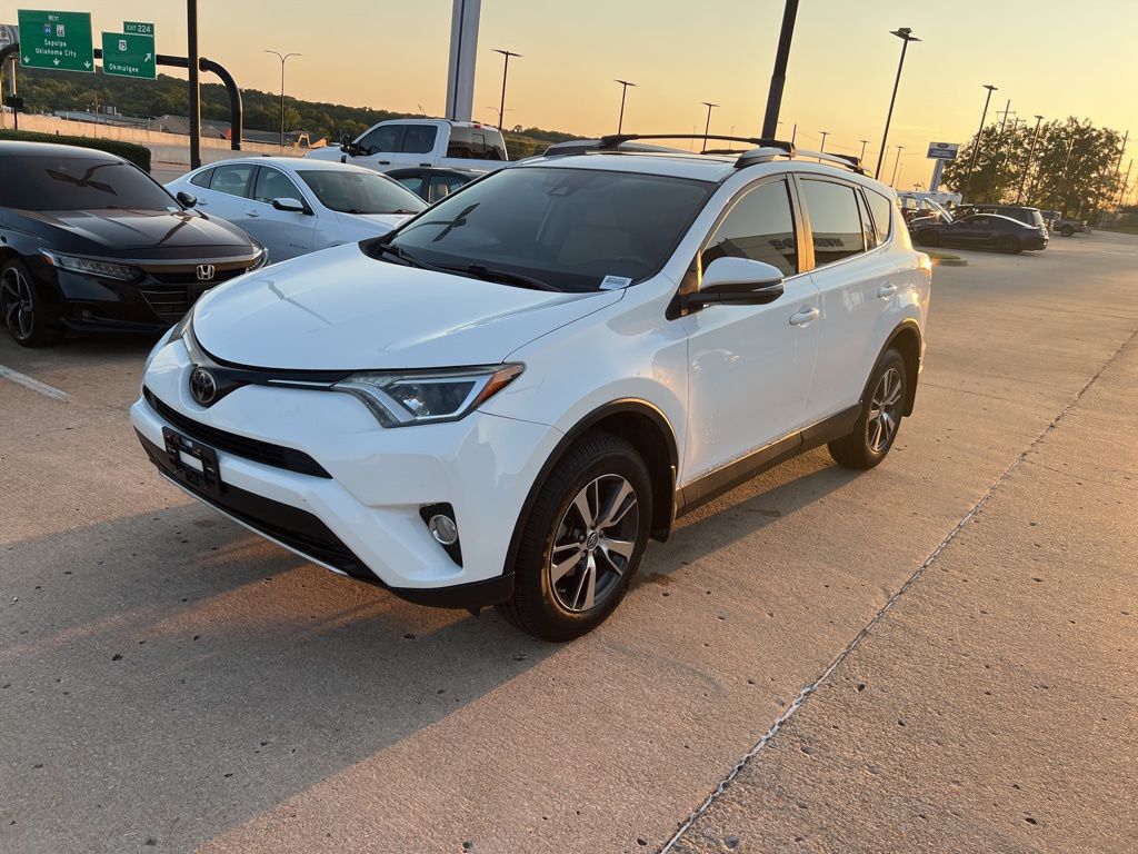 2018 Toyota RAV4 Adventure XLE photo 3