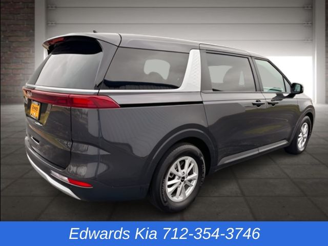 2024 Kia Carnival LX photo 3