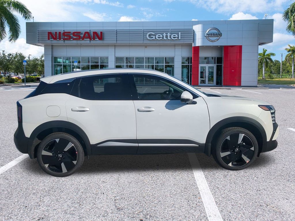 2025 Nissan Kicks SR photo 3