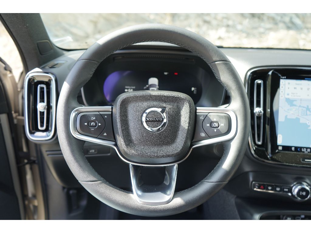 2023 Volvo XC40 P8 Ultimate photo 10
