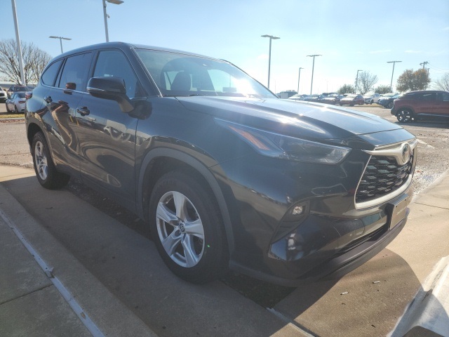 2023 Toyota Highlander L's photo