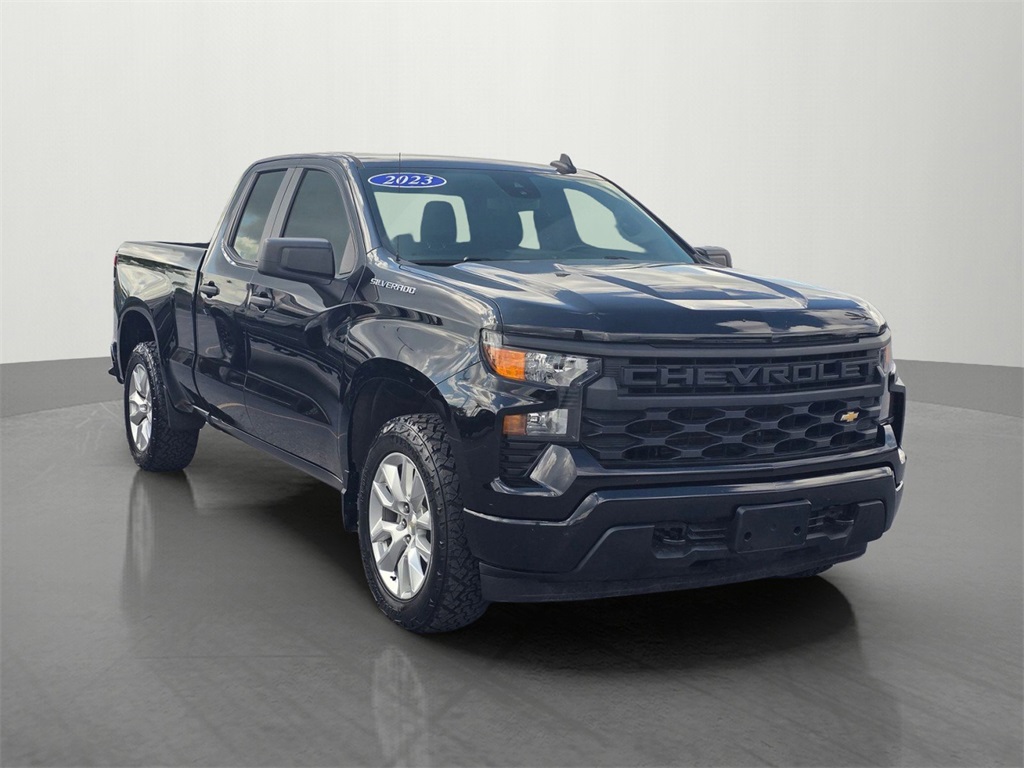 2023 Chevrolet Silverado 1500 Custom photo 3