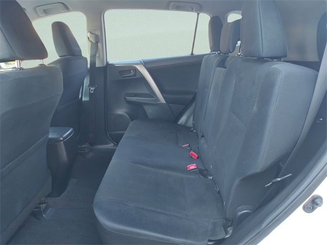 2014 Toyota RAV4 LE photo 25