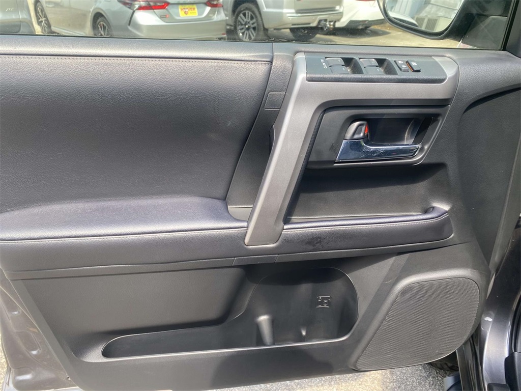 2022 Toyota 4Runner SR5 photo 13