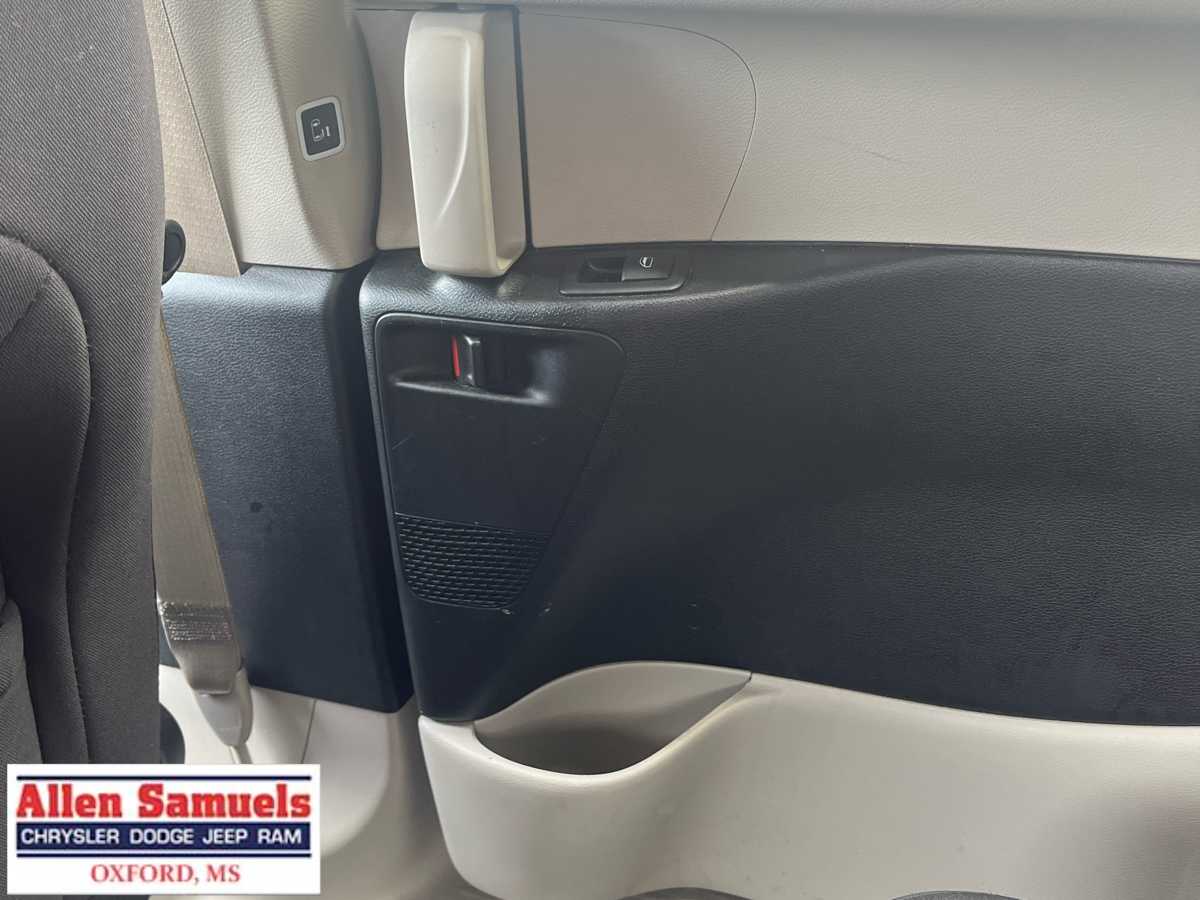 2023 Chrysler Voyager LX photo 20