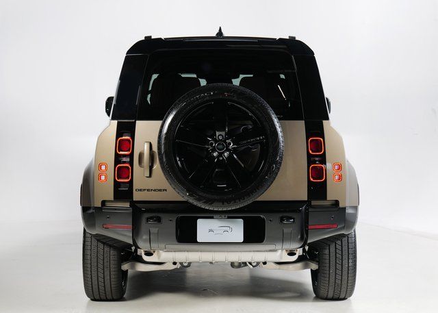 2025 Land Rover Defender 110 X-Dynamic SE photo 7