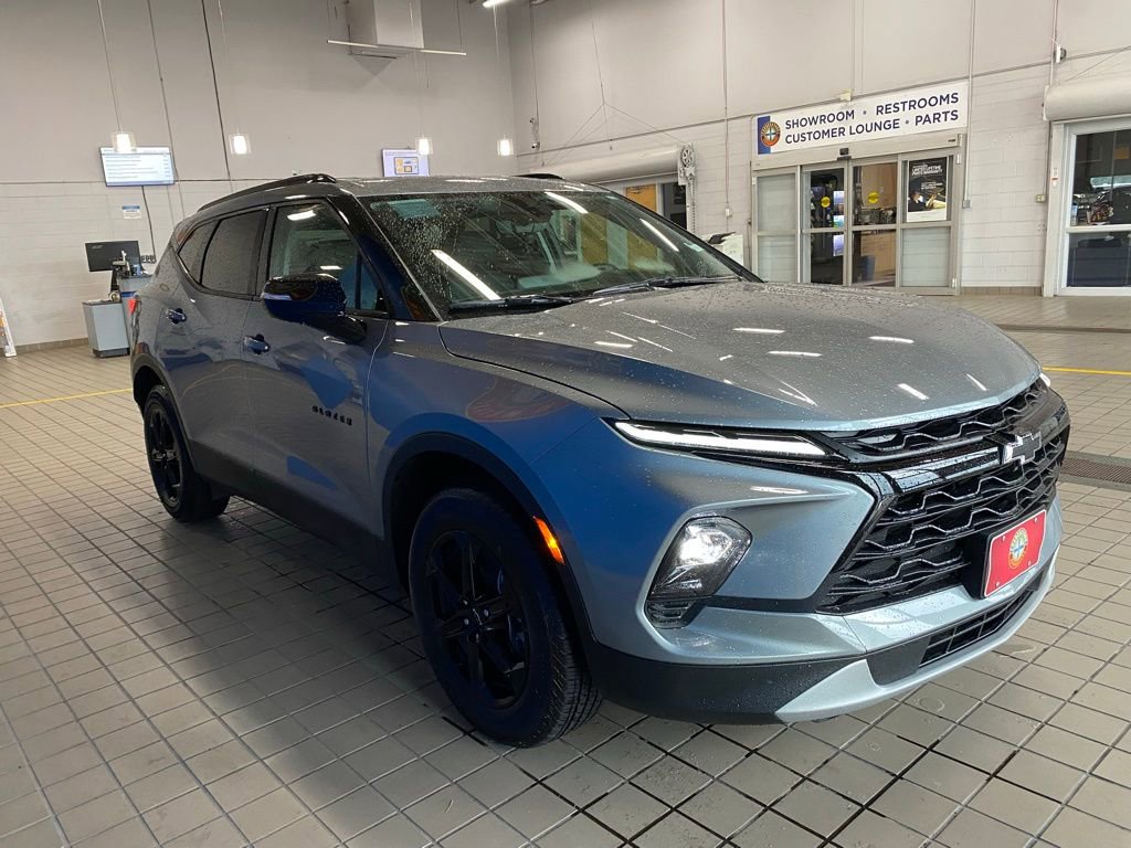 2025 Chevrolet Blazer 3LT photo 2