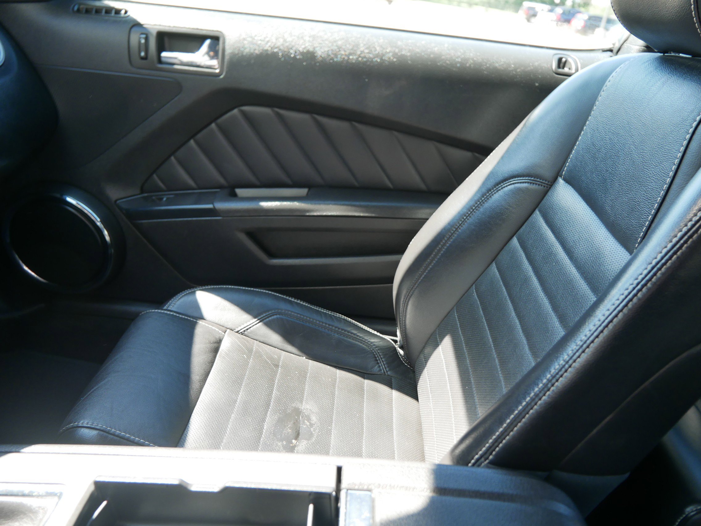 2014 Ford Mustang V6 Premium photo 15