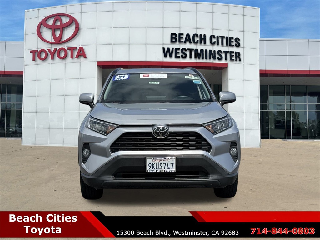 2021 Toyota RAV4 XLE photo 4