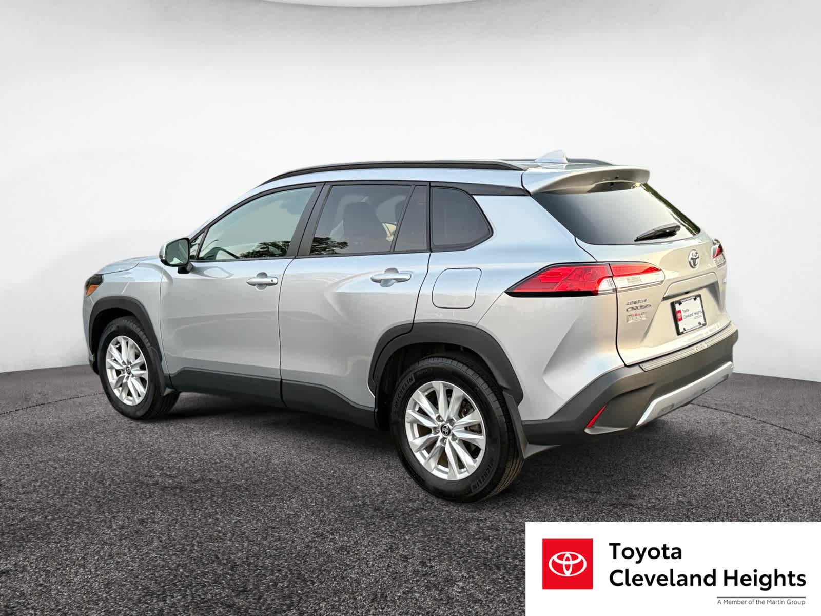 2022 Toyota Corolla Cross LE photo 2