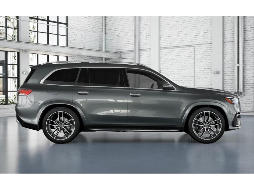 2026 Mercedes Benz GLS 450 4MATIC photo 2