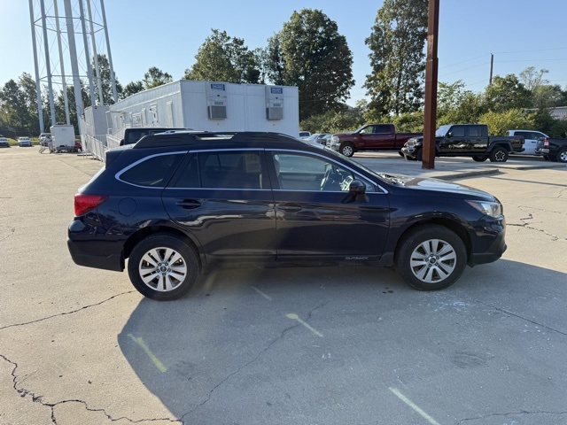 2018 Subaru Outback 2.5i Premium photo 3