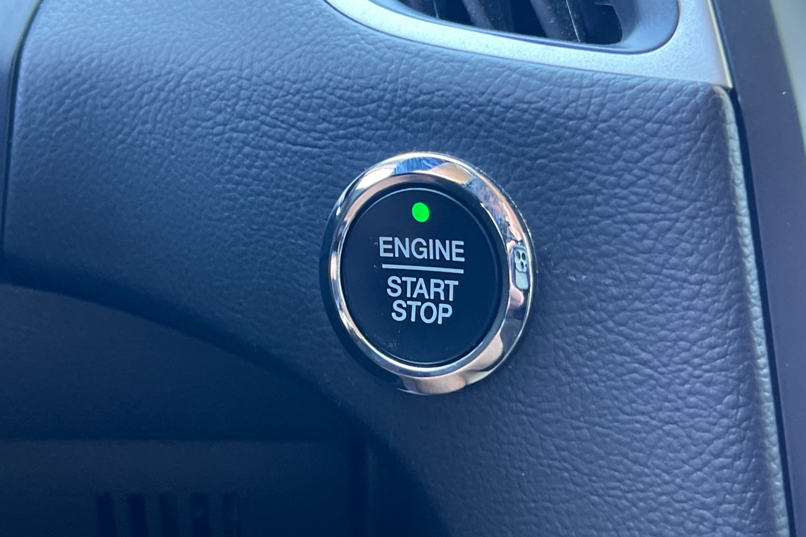 2023 Ford Edge SEL photo 17