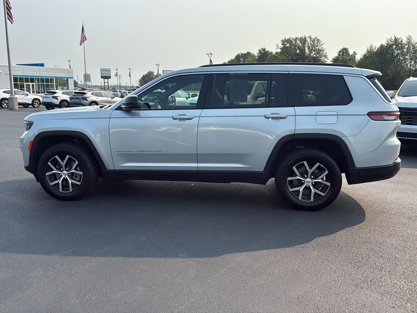 2024 Jeep Grand Cherokee Limited photo 3