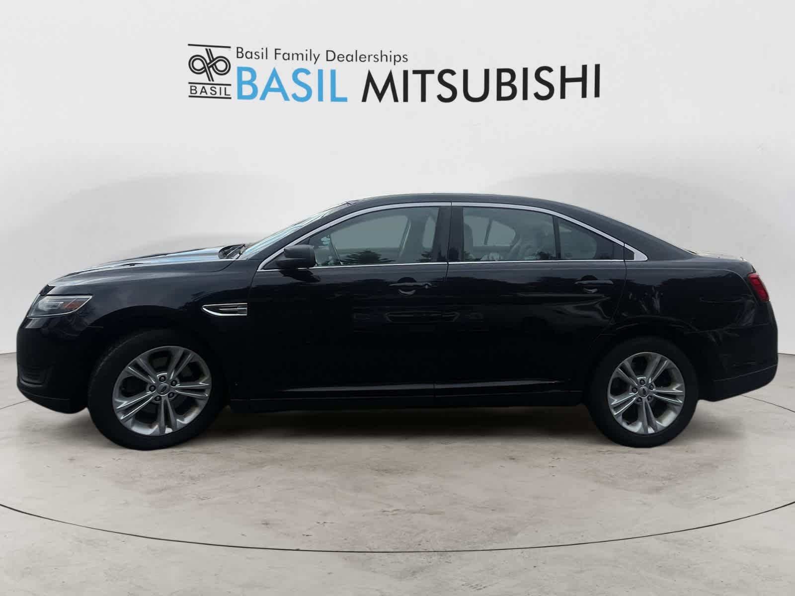 2016 Ford Taurus SE photo 2