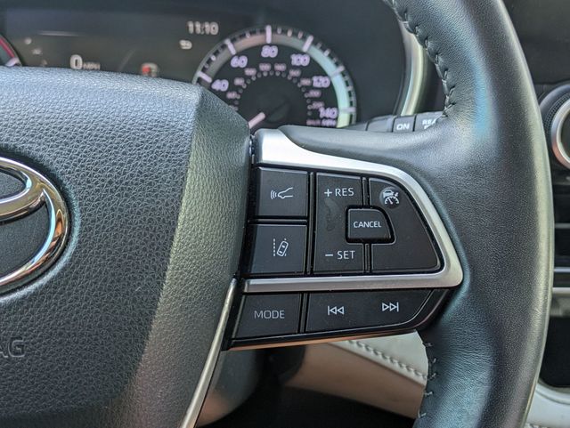 2023 Toyota Highlander L photo 13