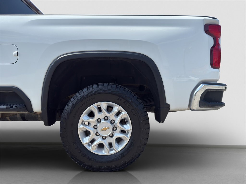 2021 Chevrolet Silverado LT photo 13