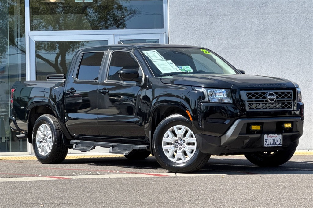 2022 Nissan Frontier SV photo 2