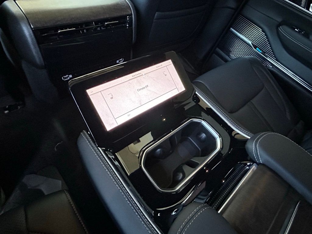 2024 Jeep Grand Wagoneer photo 37