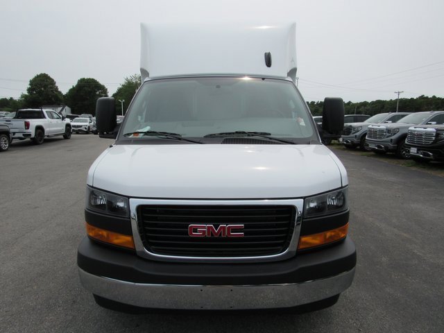 2025 Gmc Savana Cutaway 3500 photo 4