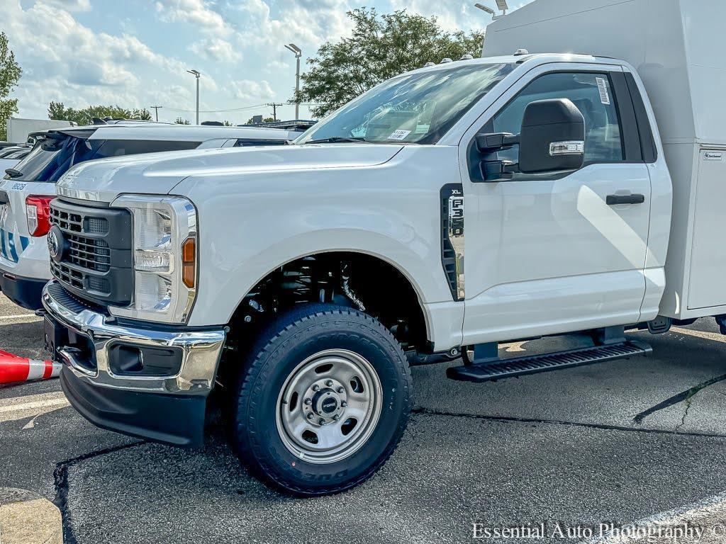 2024 Ford F-350 photo 2