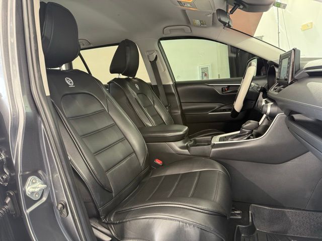 2019 Toyota RAV4 LE photo 24