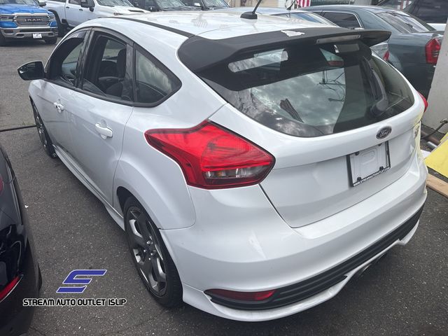 2015 Ford Focus ST photo 4