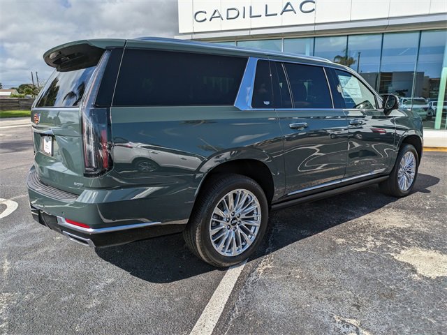2026 Cadillac Escalade ESV Luxury photo 4