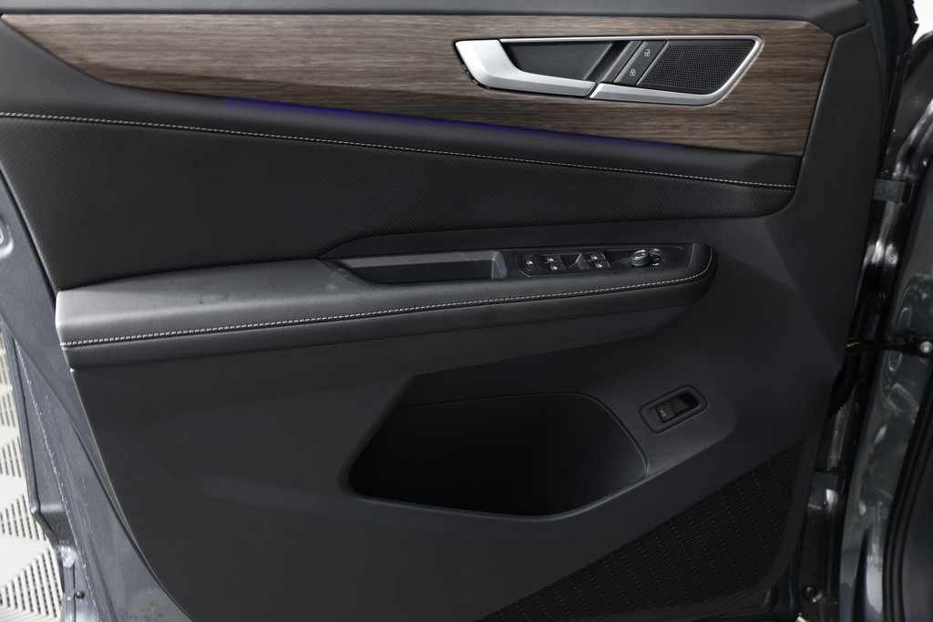 2025 Volkswagen Atlas SEL photo 3