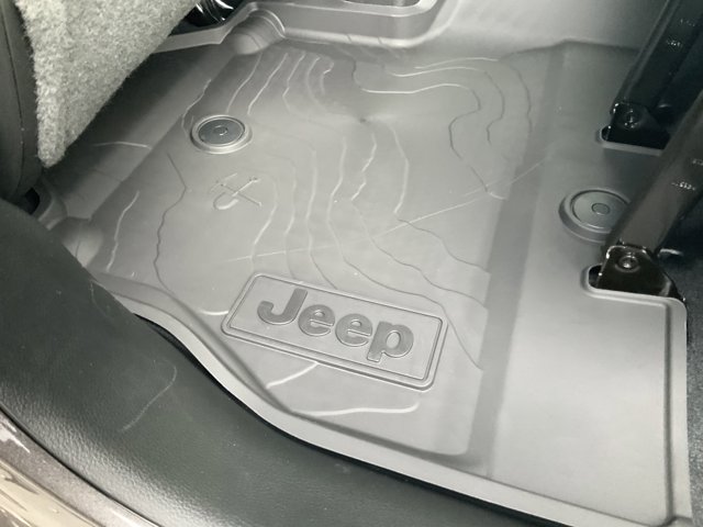 2025 Jeep Wrangler Willys photo 21
