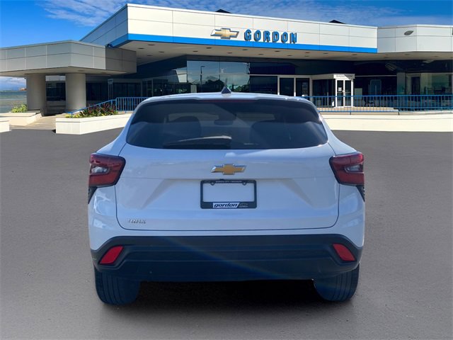 2024 Chevrolet Trax LS photo 3