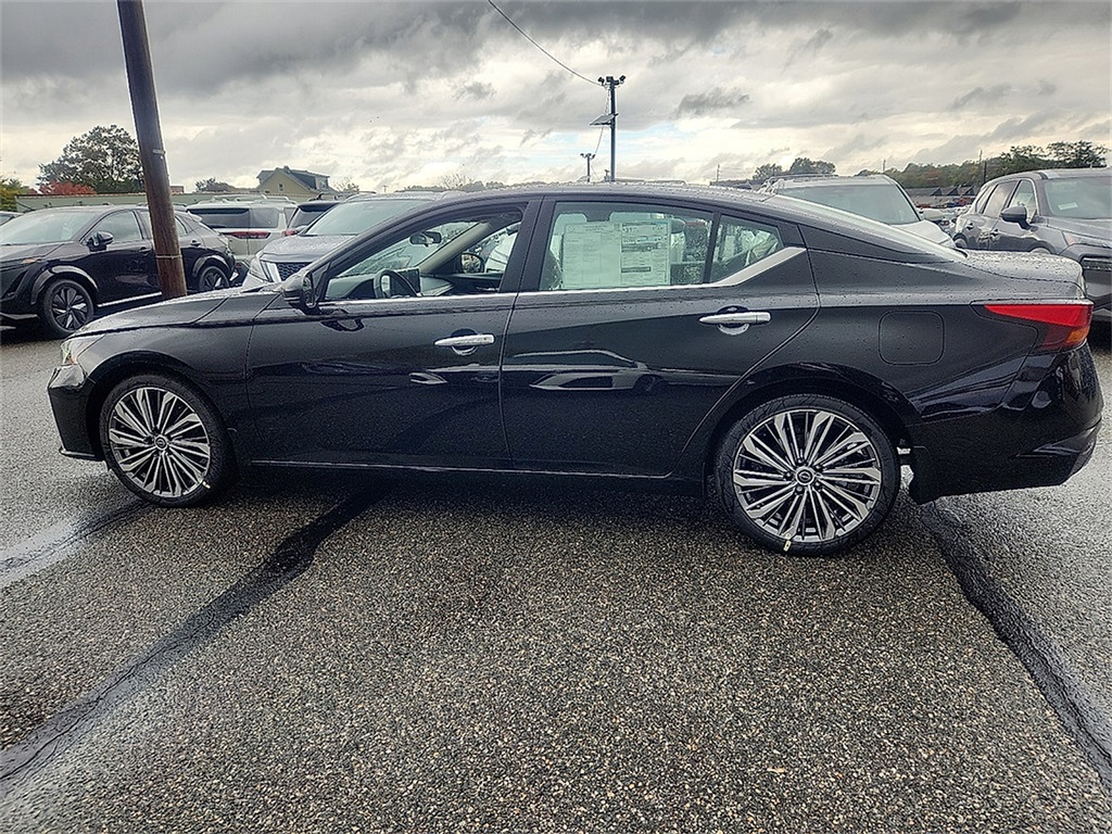 2025 Nissan Altima SL photo 4