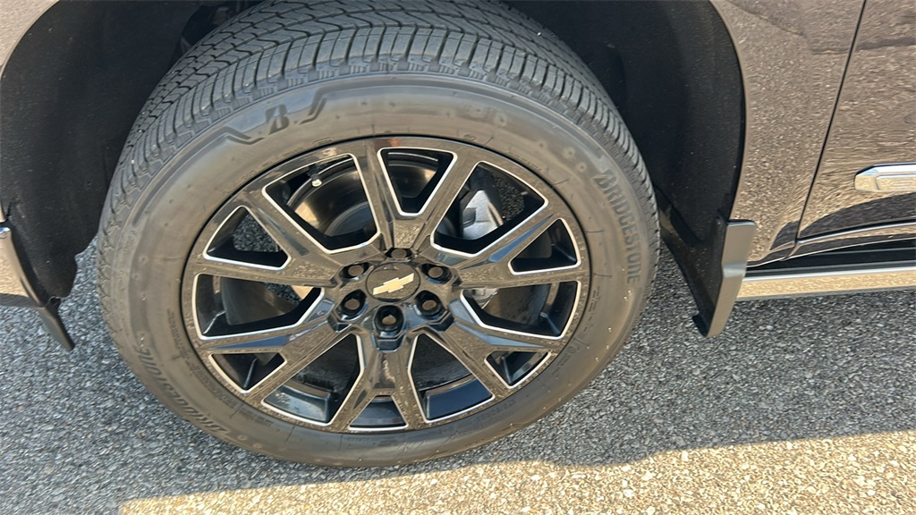 2023 Chevrolet Silverado 1500 High Country photo 10