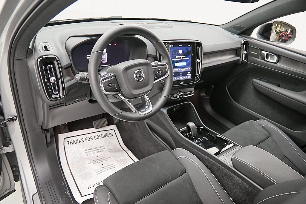 2023 VOLVO C40 - Image 11