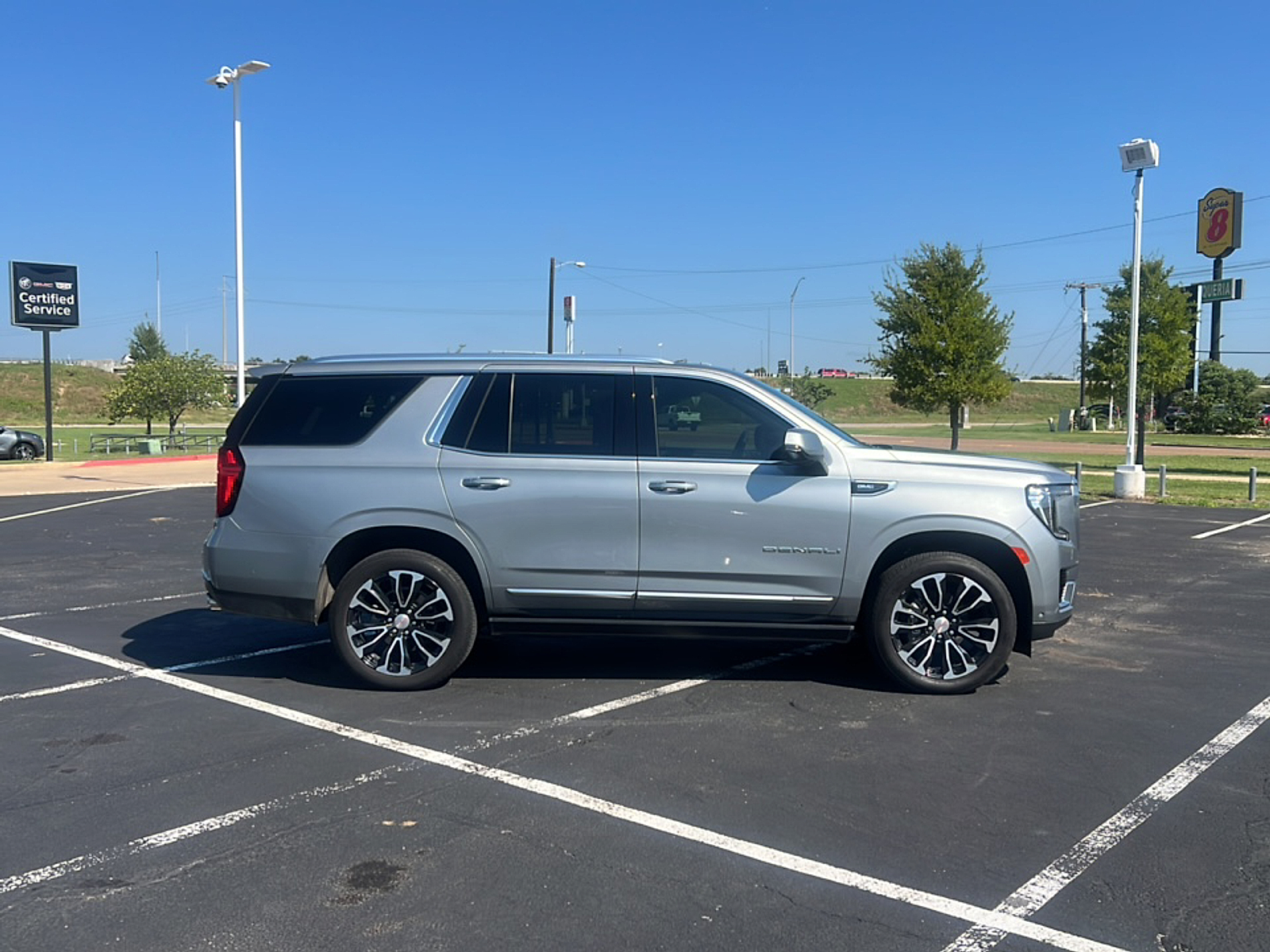 2024 Gmc Yukon Denali photo 2