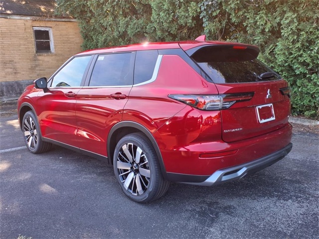 2025 Mitsubishi Outlander SE photo 3