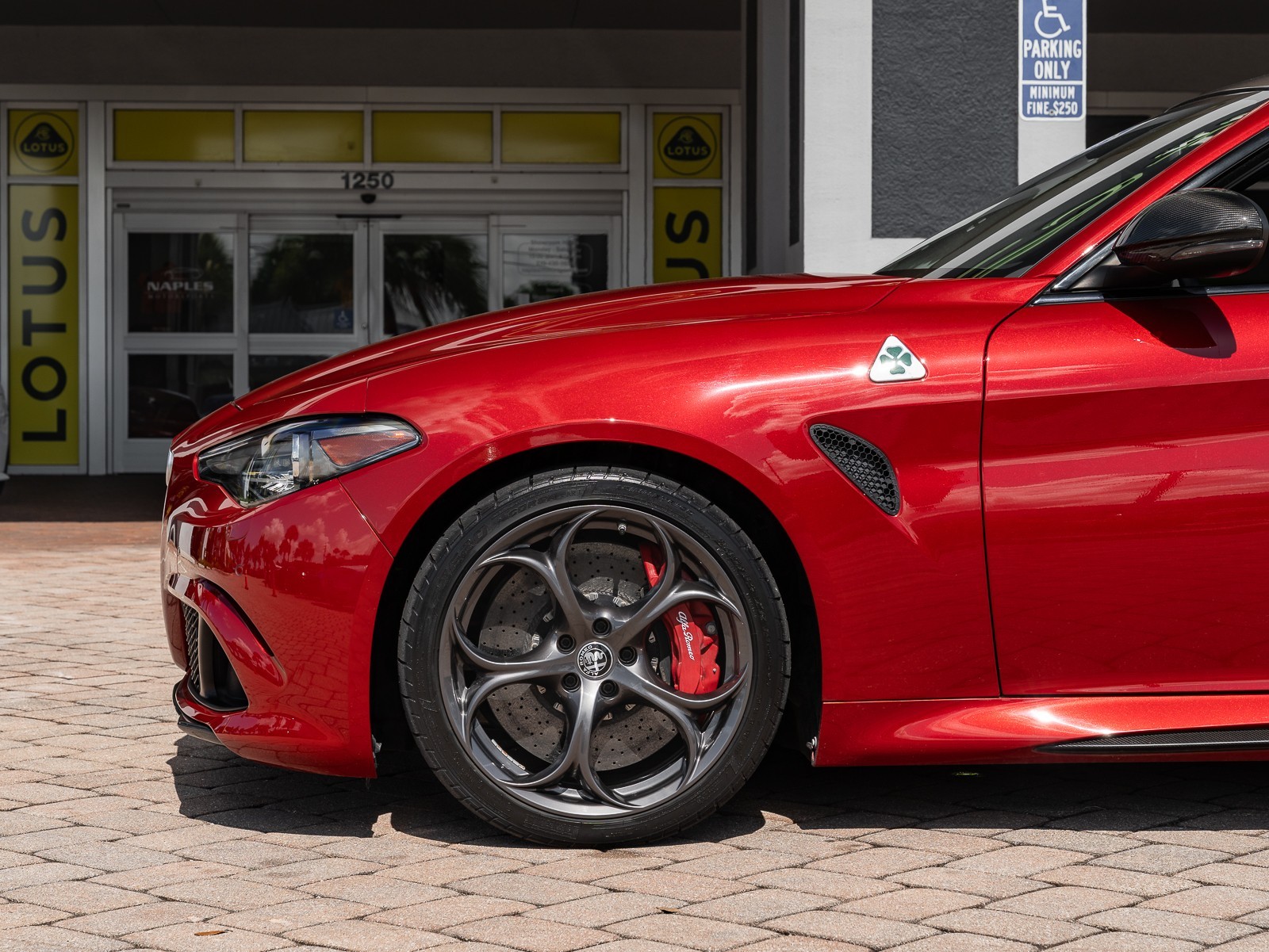 2020 Alfa Romeo Giulia Quadrifoglio photo 9