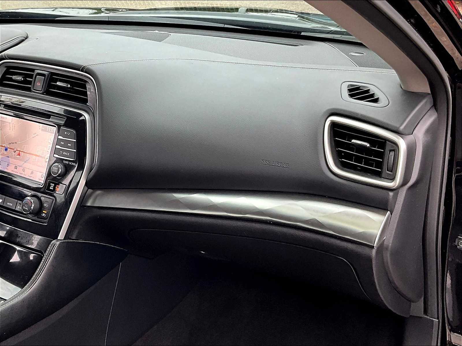 2023 Nissan Maxima SV photo 13