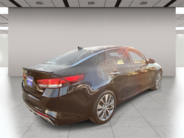 2017 Kia Optima SX photo 2