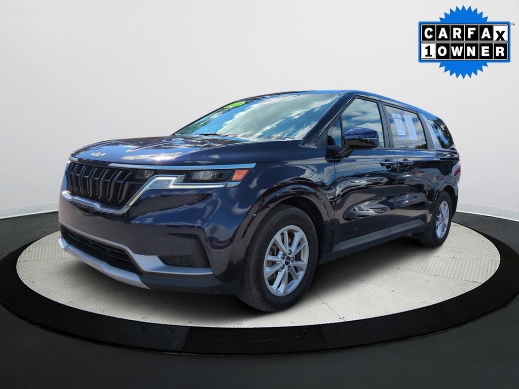 2024 Kia Carnival LX's photo