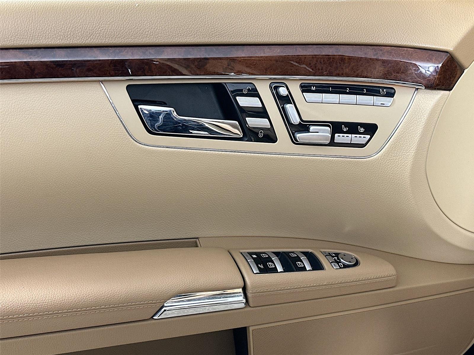 2009 Mercedes Benz S 4MATIC photo 16